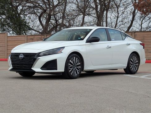 Used 2025 Nissan Altima 2.5 SV image 8