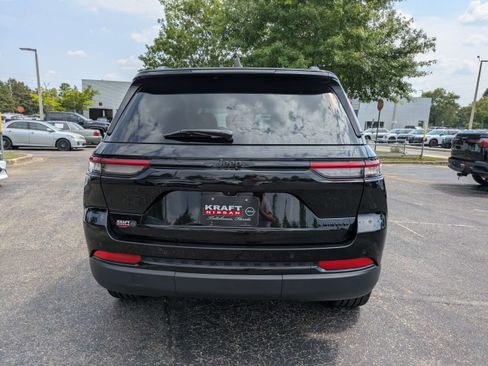 Used 2024 Jeep Grand Cherokee Limited w/ Black Appearance Package RWD image 5
