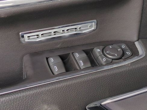 Used 2025 GMC Sierra 1500 Denali w/ Denali Carbonpro Edition AWD/4WD image 11