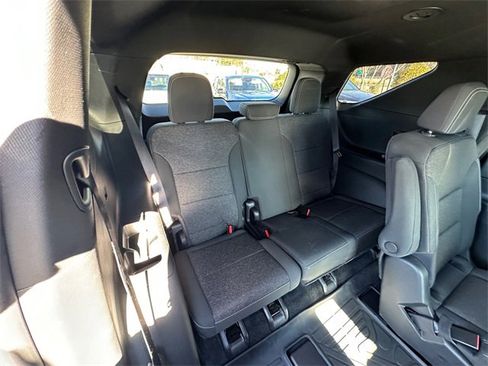 Used 2024 Chevrolet Traverse LT image 18