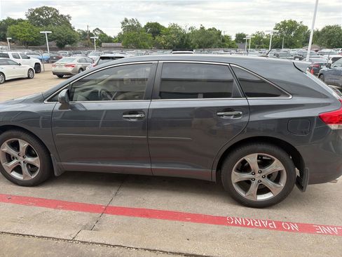 Used 2010 Toyota Venza FWD image 5
