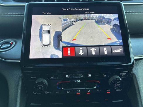 Used 2024 Jeep Grand Cherokee Limited w/ Luxury Tech Group II image 24