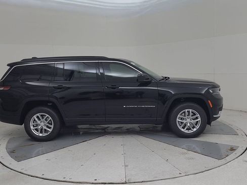 New 2025 Jeep Grand Cherokee L Laredo w/ Luxury Tech Group I image 17