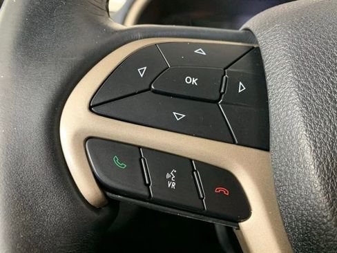 Used 2018 Jeep Cherokee Limited AWD/4WD image 17