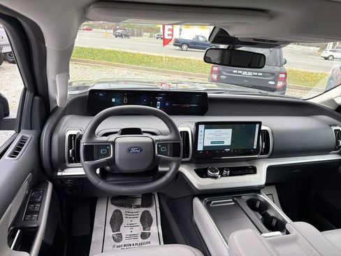 Used 2025 Ford Expedition Active AWD/4WD image 15