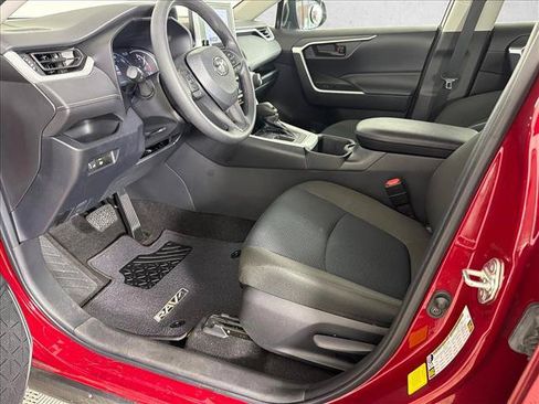 Used 2023 Toyota RAV4 LE FWD image 9