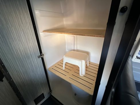 Used 2022 Mercedes-Benz Sprinter 2500 image 25