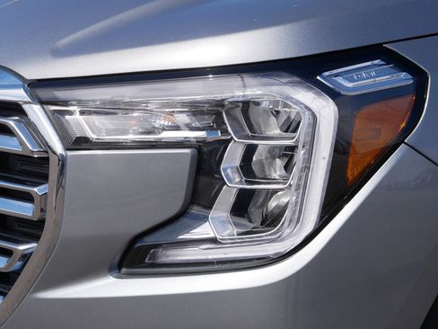 Used 2024 GMC Terrain SLT w/ Infotainment Package II image 16