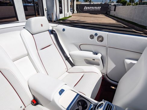 Used 2017 Rolls-Royce Dawn image 41