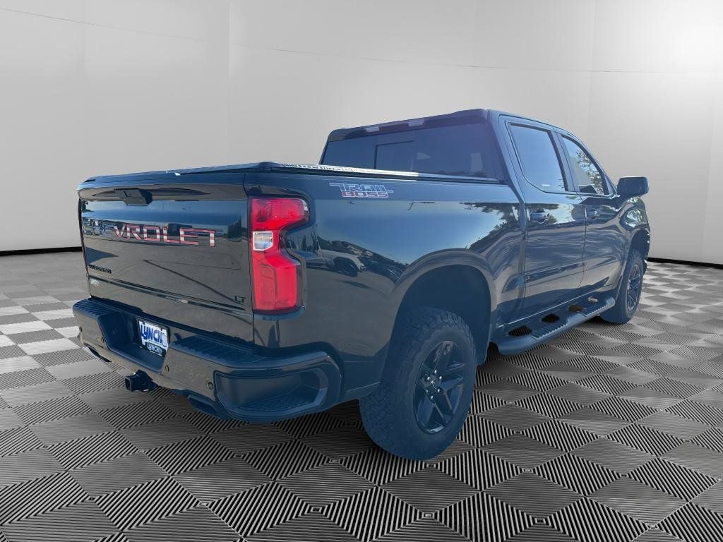 Used 2020 Chevrolet Silverado 1500 LT Trail Boss w/ Midnight Edition AWD/4WD image 4