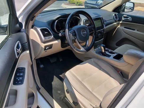 Used 2022 Jeep Grand Cherokee Laredo E RWD image 9