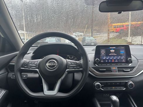 Used 2025 Nissan Altima 2.5 SV image 36