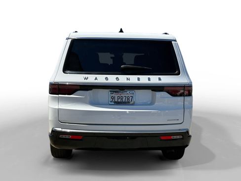 Used 2024 Jeep Wagoneer L Series II RWD image 4
