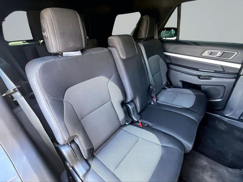 Used 2016 Ford Explorer XLT FWD image 27