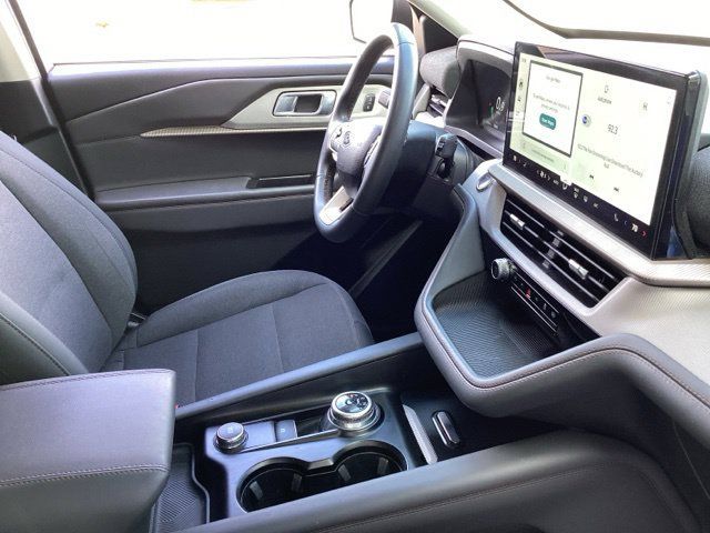 Used 2025 Ford Explorer Active AWD/4WD image 21