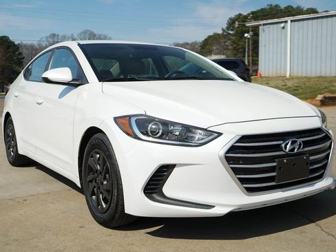 Used 2018 Hyundai Elantra SE image 32