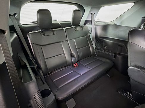 Used 2022 Ford Explorer XLT w/ Equipment Group 202A image 13