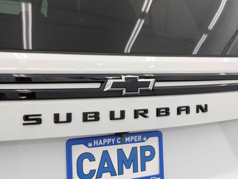 Used 2024 Chevrolet Suburban Z71 image 11