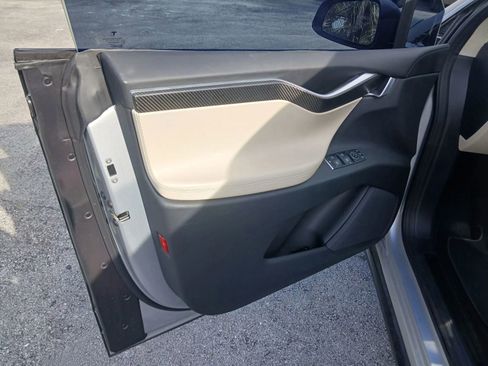 Used 2017 Tesla Model X 100D image 12