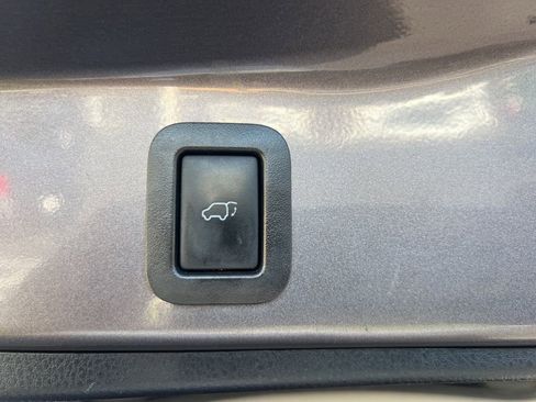 Used 2019 Toyota Highlander XLE FWD image 48