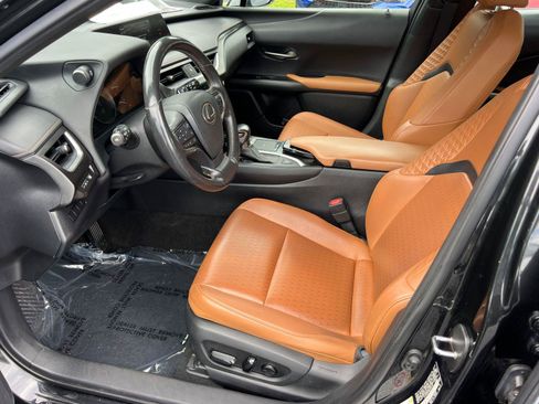 Used 2019 Lexus UX 200 w/ Accessory Package 2 FWD image 9