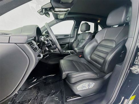 Used 2023 Porsche Macan AWD/4WD image 5