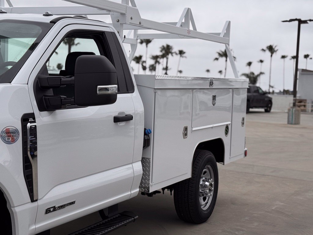 New 2025 Ford F350 XL w/ XL Chrome Package AWD/4WD image 11