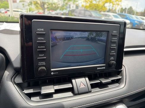 Used 2022 Toyota RAV4 LE AWD/4WD image 21