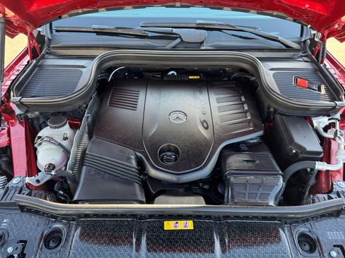 Used 2025 Mercedes-Benz GLS 450 4MATIC image 9