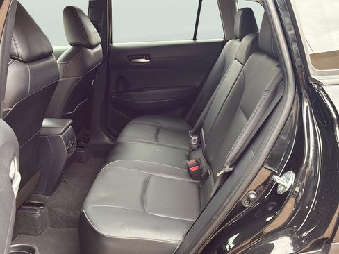 Used 2022 Toyota Corolla Cross XLE w/ Convenience Package image 25