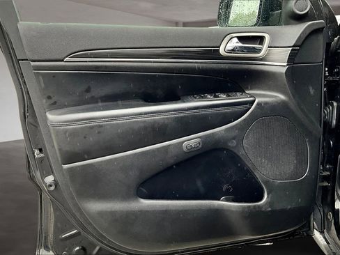 Used 2022 Jeep Grand Cherokee Limited image 23