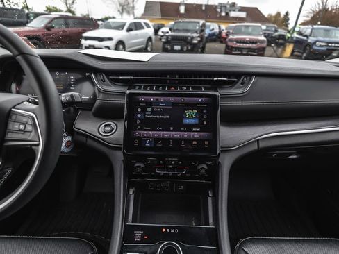 Used 2023 Jeep Grand Cherokee L Limited w/ Luxury Tech Group II AWD/4WD image 28