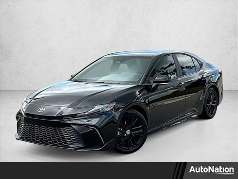Used 2025 Toyota Camry SE FWD image 1
