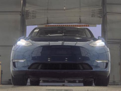 Used 2023 Tesla Model Y Long Range image 8