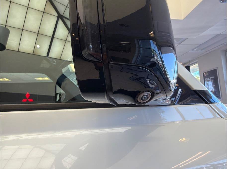 Used 2023 Land Rover Defender 130 SE AWD/4WD image 52