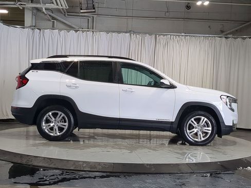 Used 2022 GMC Terrain SLE w/ Driver Convenience Package image 18