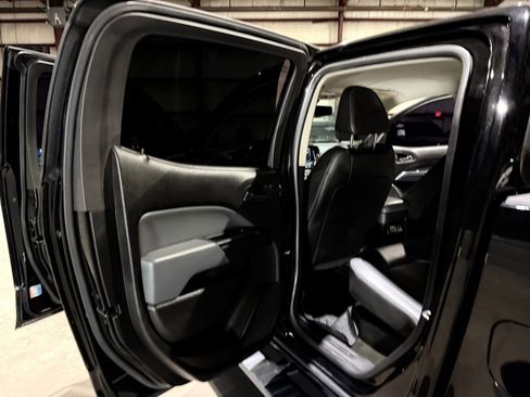 Used 2018 Chevrolet Colorado Z71 AWD/4WD image 16