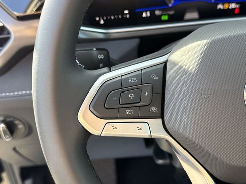 New 2026 Volkswagen Taos SE image 26