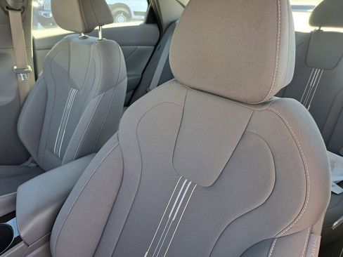 Used 2025 Hyundai Elantra SEL image 21