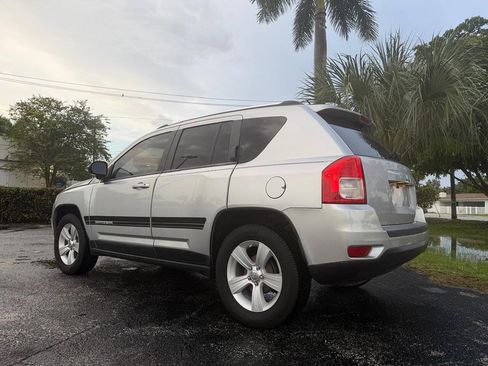 Used 2012 Jeep Compass Latitude w/ Sun/Sound Group FWD image 2