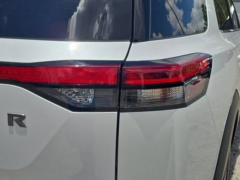 Used 2026 Nissan Pathfinder Platinum FWD image 8