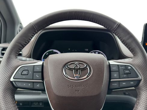 Used 2023 Toyota Sienna Platinum image 20