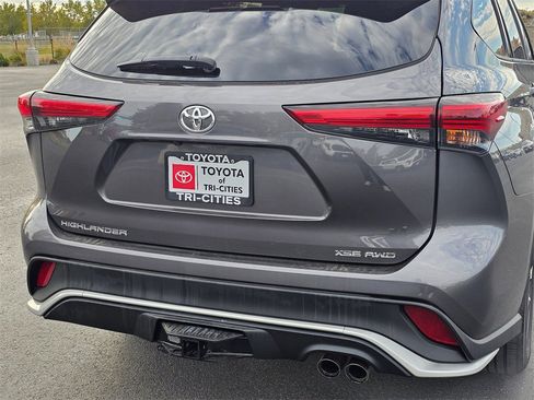 Used 2021 Toyota Highlander XSE image 13