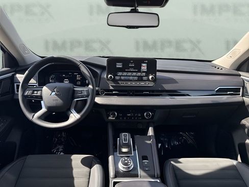 Used 2024 Mitsubishi Outlander SE Black Edition FWD image 13