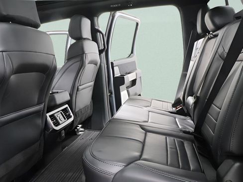 Used 2025 Ford F450 Platinum w/ FX4 Off-Road Package image 29