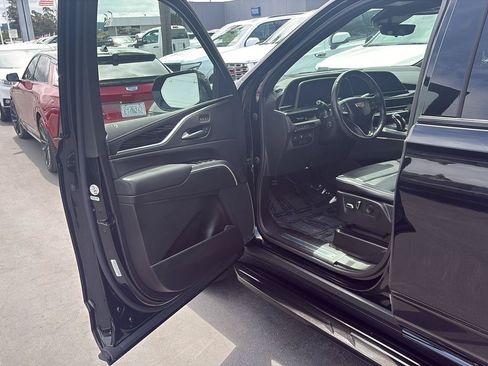 Used 2023 Cadillac Escalade ESV Sport AWD/4WD image 10