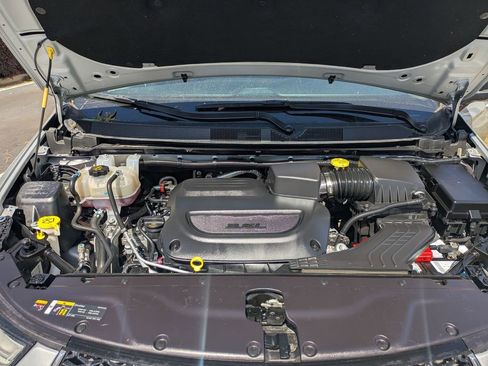 Used 2024 Chrysler Pacifica Touring-L FWD image 34