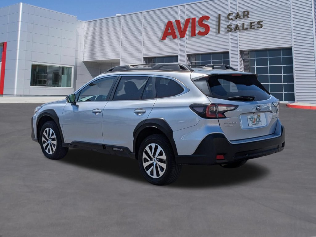Used 2025 Subaru Outback Premium AWD/4WD image 9