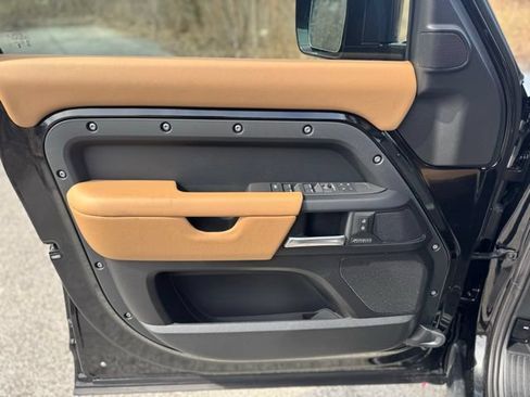 New 2026 Land Rover Defender 110 X-Dynamic SE AWD/4WD image 9