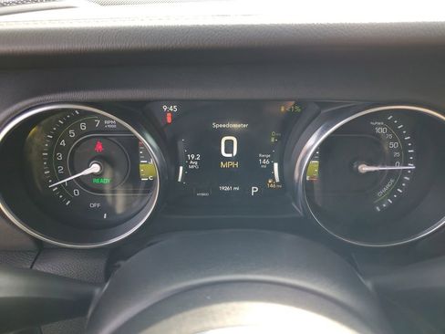 Used 2022 Jeep Wrangler Unlimited Sahara image 13